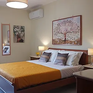 Apartment Lorenzo Guest With Free Private Parking-- Cantieri Culturali, Palermo